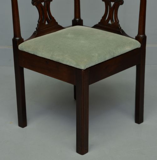 fig 2. Fine Georgian Mahogany Corner Chair c1760