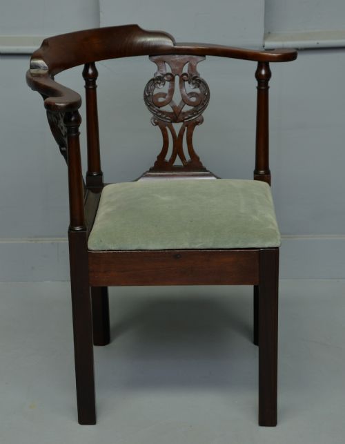 fig 3. Fine Georgian Mahogany Corner Chair c1760