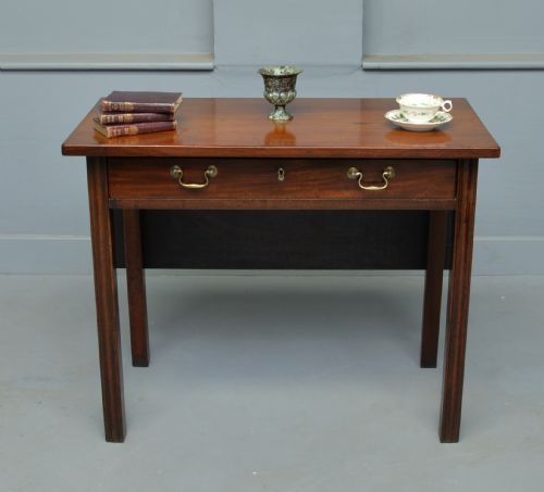 Georgian Mahogany Side / Tea Table