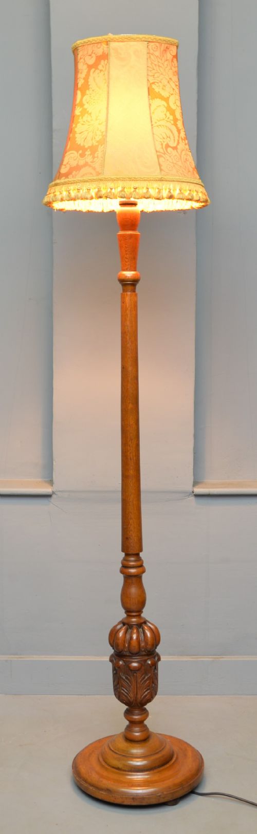 Early 20th Century Elizabethan Style Oak Standard Lamp