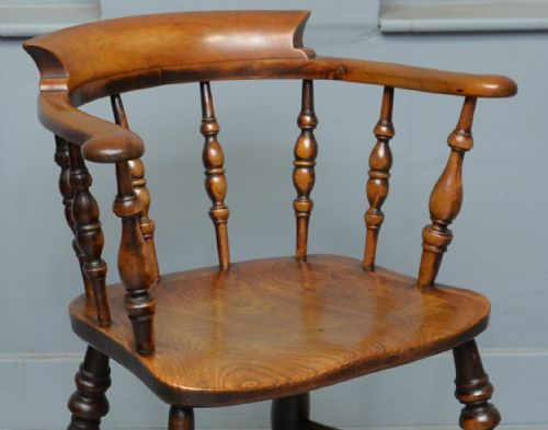 fig 1. Victorian Figured Elm Bow-Back Windsor Chair 