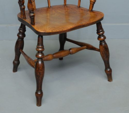 fig 2. Victorian Figured Elm Bow-Back Windsor Chair 