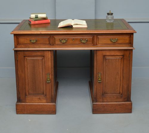 Victorian Mahogany Pedestal Desk