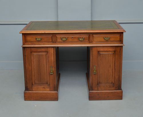 fig 1. Victorian Mahogany Pedestal Desk