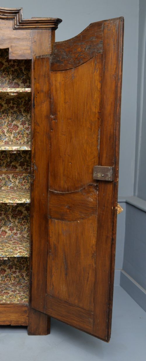 18THC FRENCH WALNUT ARMOIRE - ADDITIONAL PHOTO 4