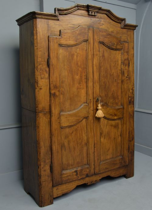 18THC FRENCH WALNUT ARMOIRE - ADDITIONAL PHOTO 5