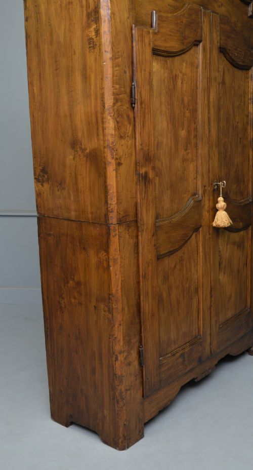 18THC FRENCH WALNUT ARMOIRE - ADDITIONAL PHOTO 9