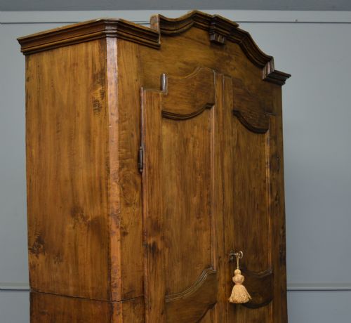 18THC FRENCH WALNUT ARMOIRE - ADDITIONAL PHOTO 10