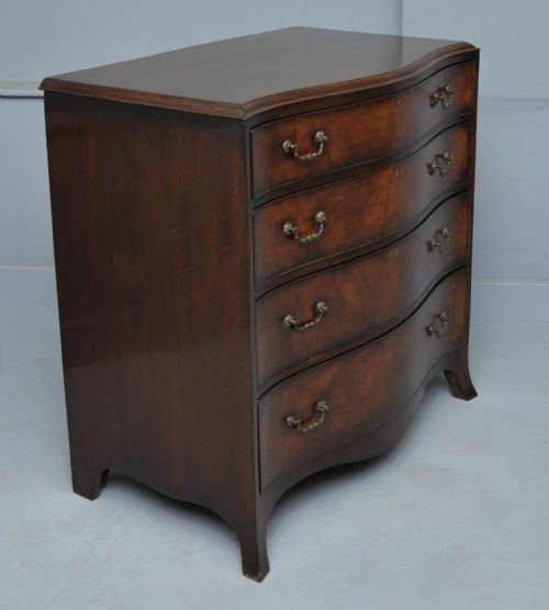 GEORGIAN REVIVAL MAHOGANY SERPENTINE CHEST OF DRAWERS - ADDITIONAL PHOTO 6