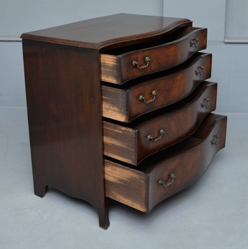 GEORGIAN REVIVAL MAHOGANY SERPENTINE CHEST OF DRAWERS - ADDITIONAL PHOTO 7