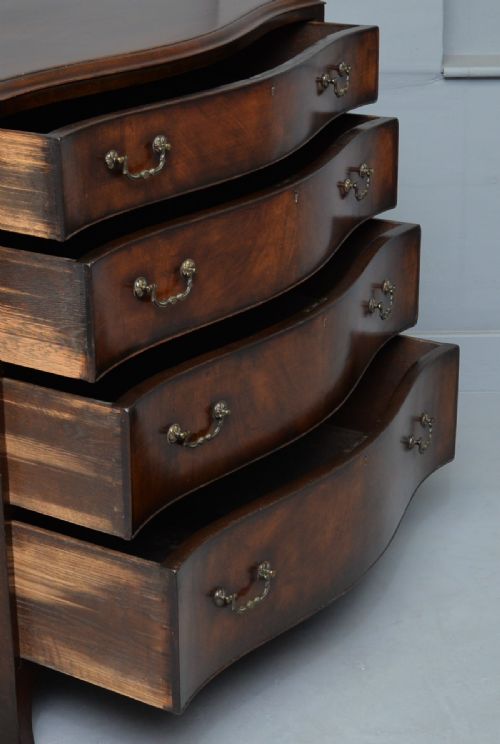 GEORGIAN REVIVAL MAHOGANY SERPENTINE CHEST OF DRAWERS - ADDITIONAL PHOTO 8