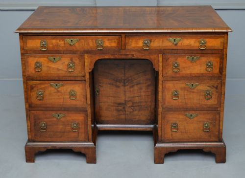 GEORGIAN FIGURED WALNUT KNEEHOLEDESK - ADDITIONAL PHOTO 1