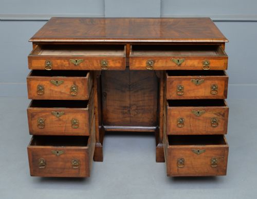 GEORGIAN FIGURED WALNUT KNEEHOLEDESK - ADDITIONAL PHOTO 2