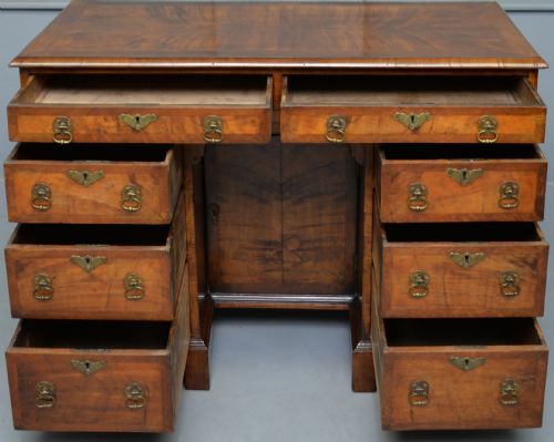 GEORGIAN FIGURED WALNUT KNEEHOLEDESK - ADDITIONAL PHOTO 3