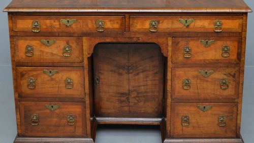 GEORGIAN FIGURED WALNUT KNEEHOLEDESK - ADDITIONAL PHOTO 4