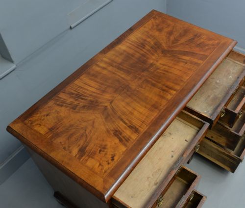 GEORGIAN FIGURED WALNUT KNEEHOLEDESK - ADDITIONAL PHOTO 6