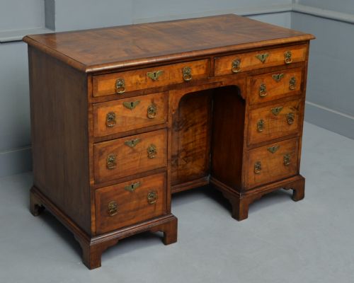 GEORGIAN FIGURED WALNUT KNEEHOLEDESK - ADDITIONAL PHOTO 7