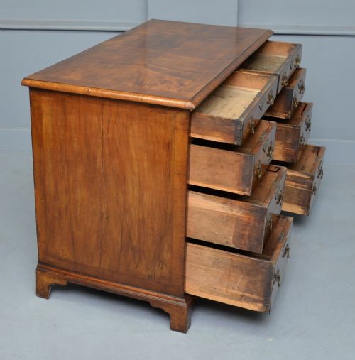 GEORGIAN FIGURED WALNUT KNEEHOLEDESK - ADDITIONAL PHOTO 11