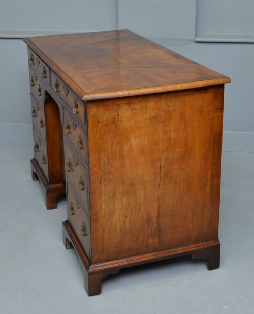 GEORGIAN FIGURED WALNUT KNEEHOLEDESK - ADDITIONAL PHOTO 12