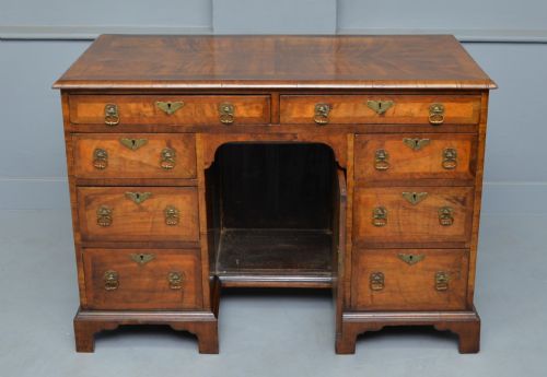GEORGIAN FIGURED WALNUT KNEEHOLEDESK - ADDITIONAL PHOTO 13