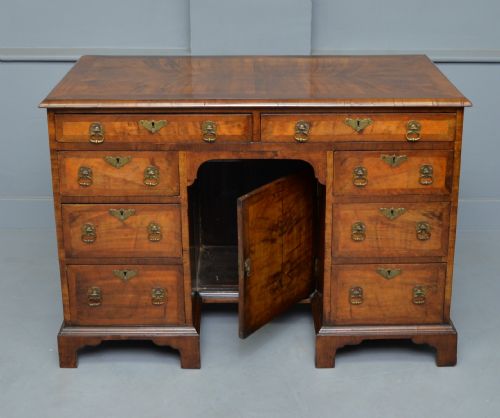 GEORGIAN FIGURED WALNUT KNEEHOLEDESK - ADDITIONAL PHOTO 14