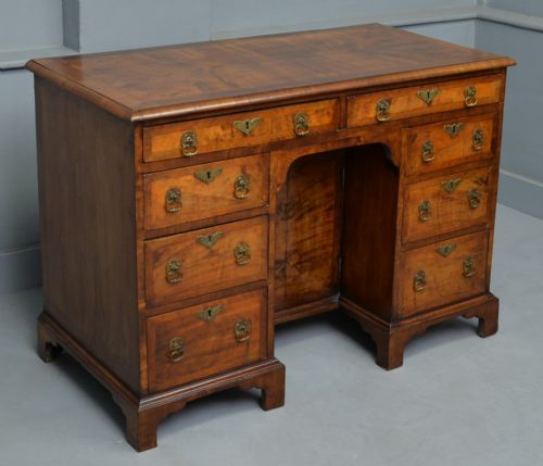 GEORGIAN FIGURED WALNUT KNEEHOLEDESK - ADDITIONAL PHOTO 16