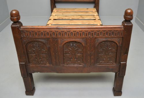 17TH CENTURY AND LATER CARVED OAK SINGLE BED - ADDITIONAL PHOTO 4