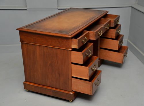 VICTORIAN MAHOGANY PEDESTAL DESK - ADDITIONAL PHOTO 5