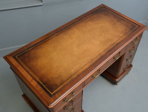 VICTORIAN MAHOGANY PEDESTAL DESK - ADDITIONAL PHOTO 8