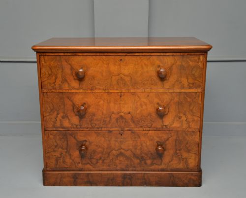 handsome victorian burr walnut chest of drawers - CATEGORY: ANTIQUE CHEST OF DRAWERS - DATED VICTORIAN