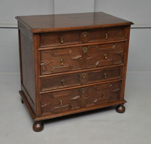 17th century geometric oak chest of drawers - CATEGORY: ANTIQUE CHEST OF DRAWERS - DATED 17TH CENTURY