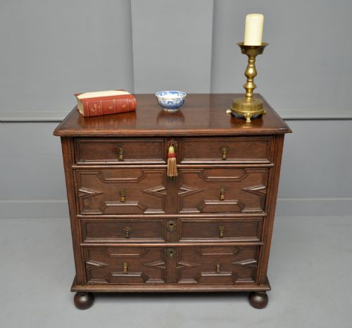 17TH CENTURY GEOMETRIC OAK CHEST OF DRAWERS - ADDITIONAL PHOTO 7
