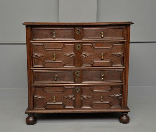 17TH CENTURY GEOMETRIC OAK CHEST OF DRAWERS - ADDITIONAL PHOTO 9