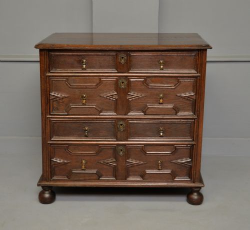 17TH CENTURY GEOMETRIC OAK CHEST OF DRAWERS - ADDITIONAL PHOTO 11