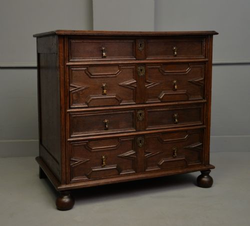 17TH CENTURY GEOMETRIC OAK CHEST OF DRAWERS - ADDITIONAL PHOTO 21