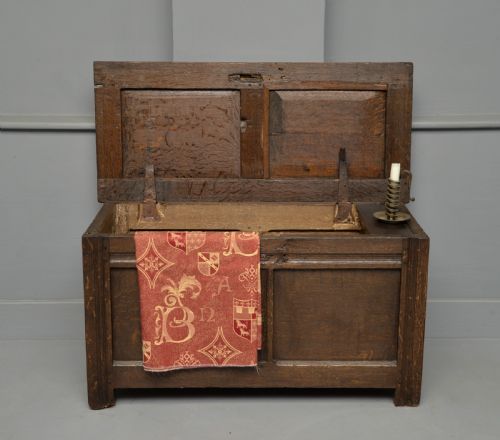 SMALL EARLY 18TH CENTURY OAK COFFER BLANKET BOX CHEST - ADDITIONAL PHOTO 11
