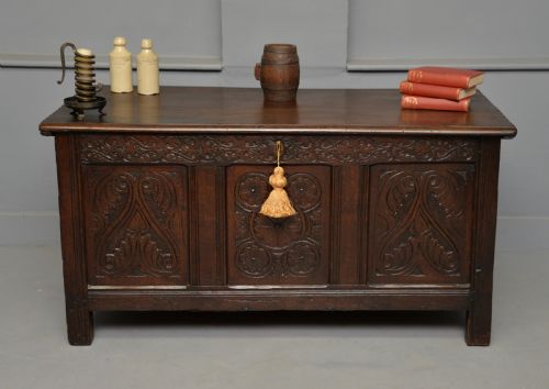 charming 17th century carved oak coffer chest - CATEGORY: ANTIQUE CHESTS - DATED 17TH CENTURY