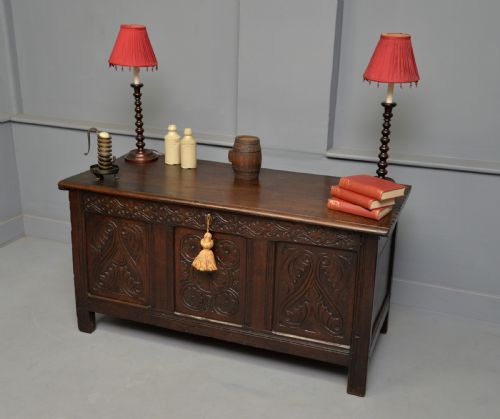CHARMING 17TH CENTURY CARVED OAK COFFER CHEST - ADDITIONAL PHOTO 3