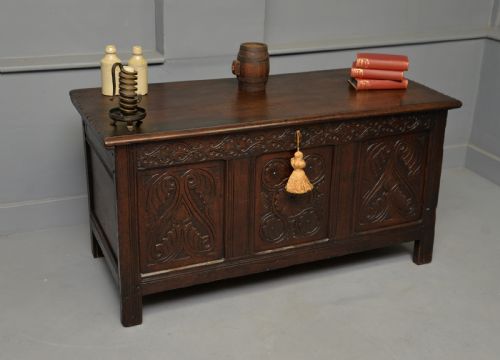 CHARMING 17TH CENTURY CARVED OAK COFFER CHEST - ADDITIONAL PHOTO 5