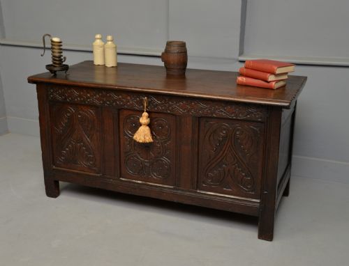 CHARMING 17TH CENTURY CARVED OAK COFFER CHEST - ADDITIONAL PHOTO 6
