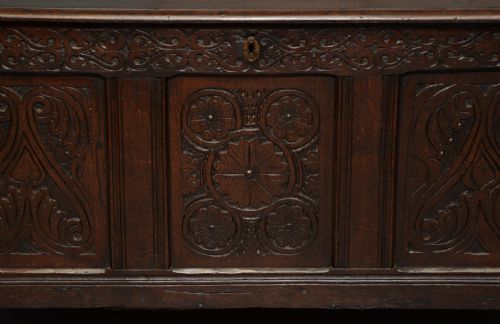 CHARMING 17TH CENTURY CARVED OAK COFFER CHEST - ADDITIONAL PHOTO 9