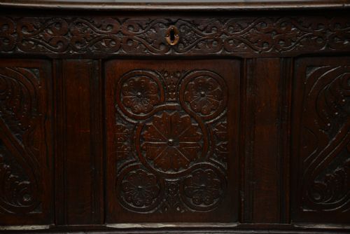 CHARMING 17TH CENTURY CARVED OAK COFFER CHEST - ADDITIONAL PHOTO 13