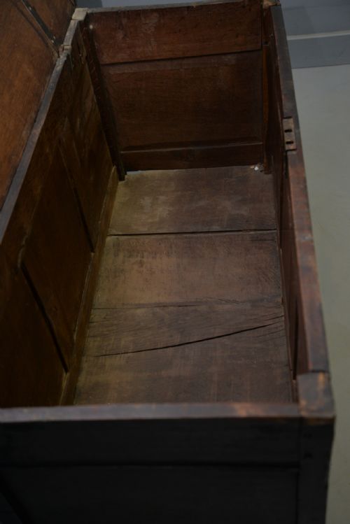 CHARMING 17TH CENTURY CARVED OAK COFFER CHEST - ADDITIONAL PHOTO 16