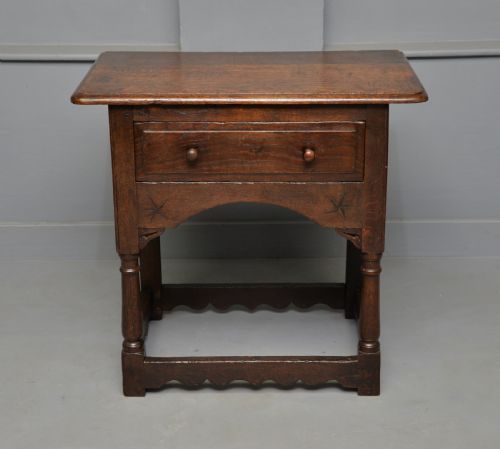 CHARMING 17TH CENTURY SOLID OAK SIDE LAMP TABLE - ADDITIONAL PHOTO 4