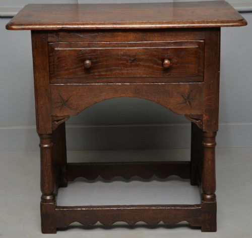 CHARMING 17TH CENTURY SOLID OAK SIDE LAMP TABLE - ADDITIONAL PHOTO 5