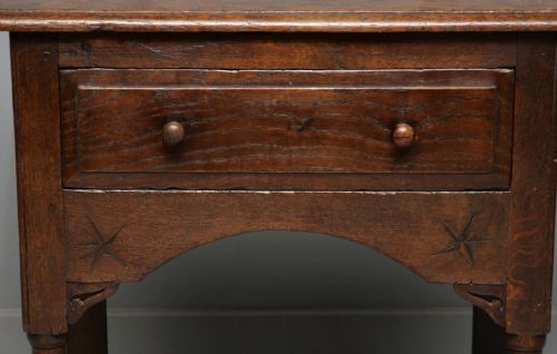 CHARMING 17TH CENTURY SOLID OAK SIDE LAMP TABLE - ADDITIONAL PHOTO 6