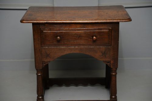 CHARMING 17TH CENTURY SOLID OAK SIDE LAMP TABLE - ADDITIONAL PHOTO 7