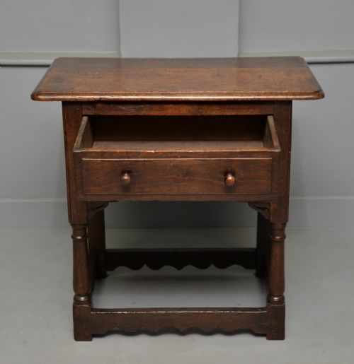 CHARMING 17TH CENTURY SOLID OAK SIDE LAMP TABLE - ADDITIONAL PHOTO 8