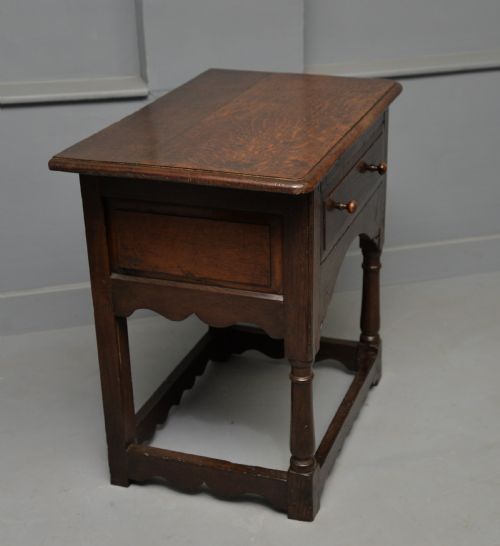 CHARMING 17TH CENTURY SOLID OAK SIDE LAMP TABLE - ADDITIONAL PHOTO 9