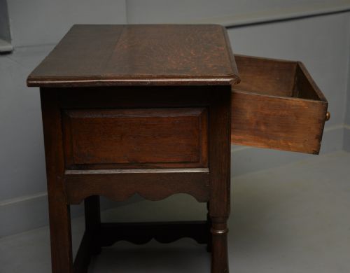 CHARMING 17TH CENTURY SOLID OAK SIDE LAMP TABLE - ADDITIONAL PHOTO 11